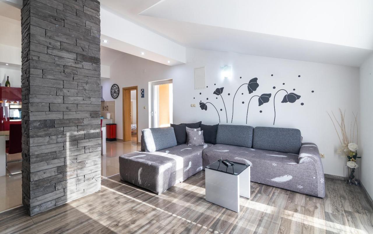 Apartments Lucia Senj Senj  Εξωτερικό φωτογραφία