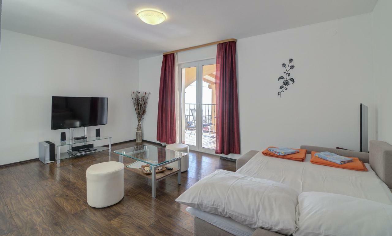 Apartments Lucia Senj Senj  Εξωτερικό φωτογραφία