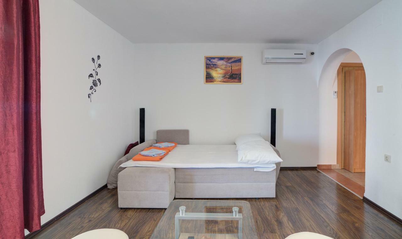 Apartments Lucia Senj Senj  Εξωτερικό φωτογραφία